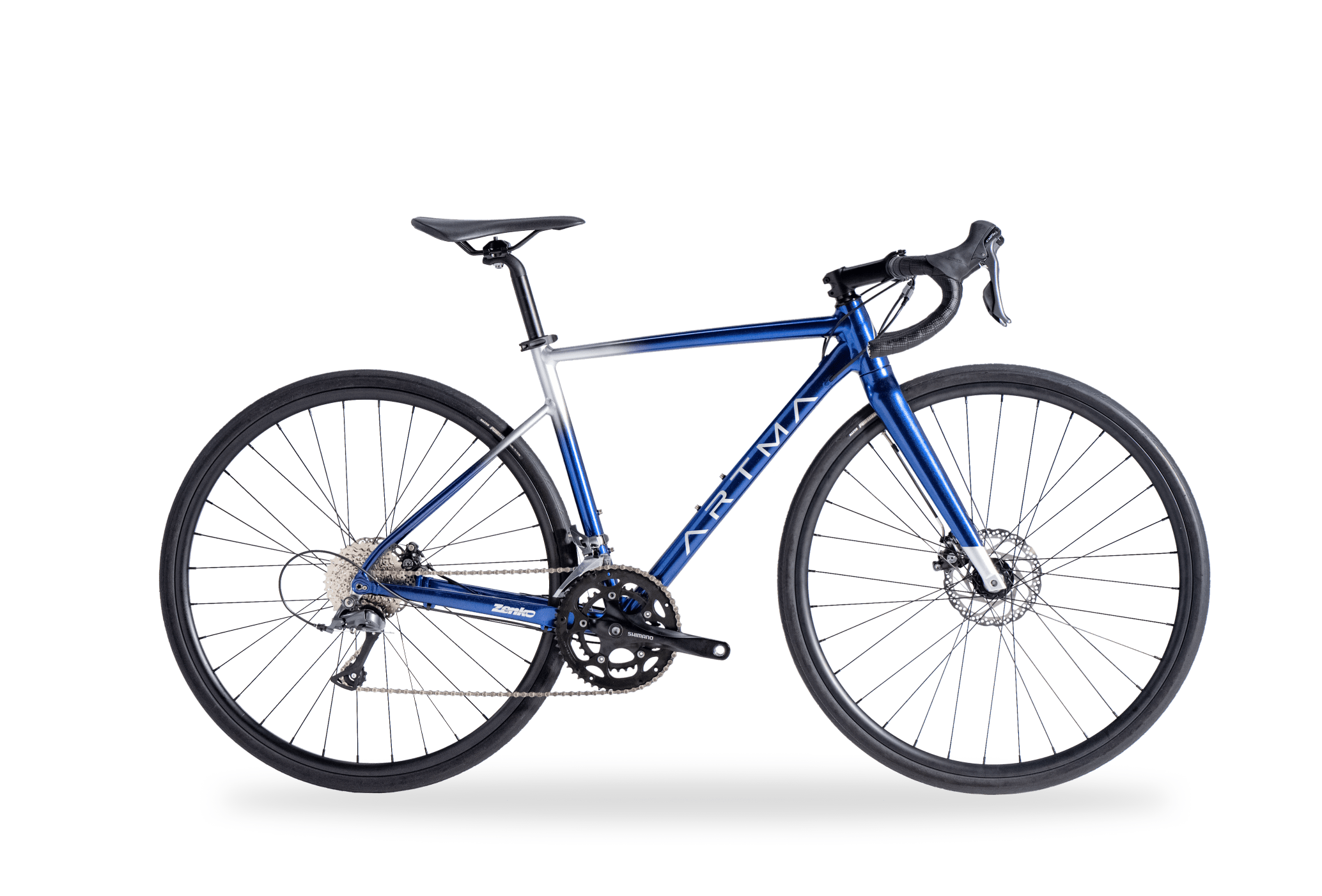 黒の背景に、青とシルバーのカーボンフレームのロードバイクの写真