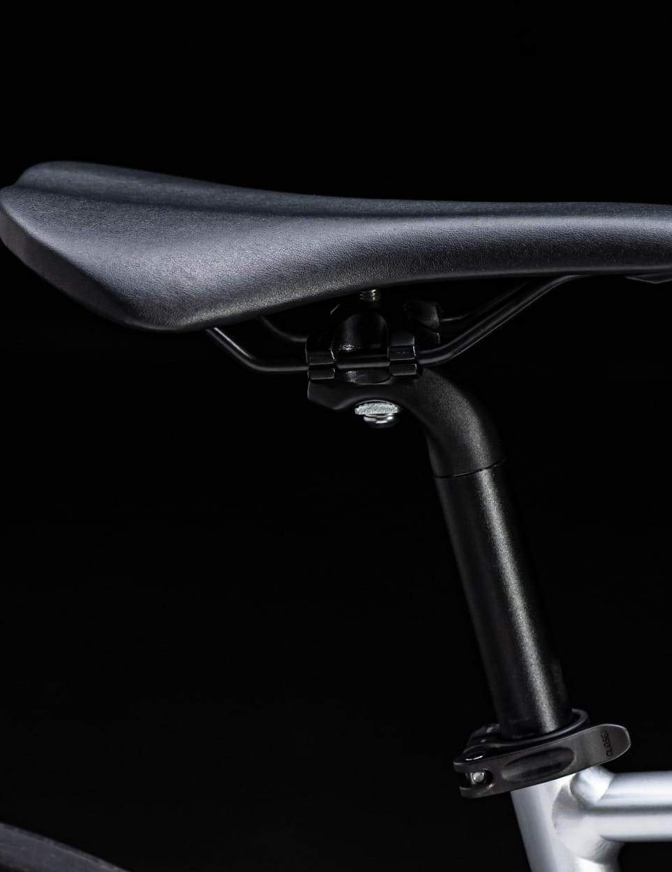 ロードバイクのサドル部分のクローズアップ写真